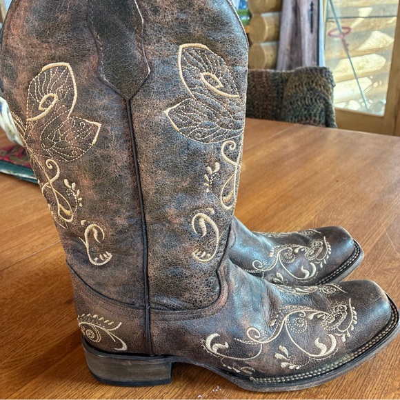 Circle G Dark Brown Embroidered Heeled Boots - Picture 3 of 6